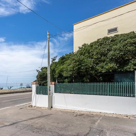 Villetta Bianca Sulla Spiaggia - Apulia Home غالّيبولي المظهر الخارجي الصورة