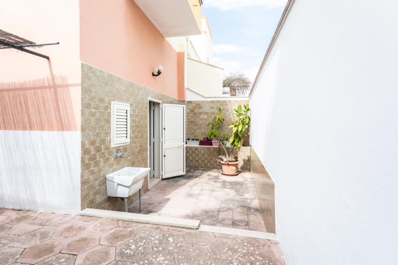 Villetta Bianca Sulla Spiaggia - Apulia Home غالّيبولي المظهر الخارجي الصورة