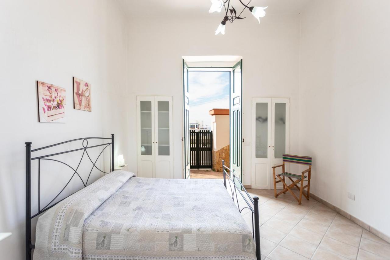 Villetta Bianca Sulla Spiaggia - Apulia Home غالّيبولي المظهر الخارجي الصورة