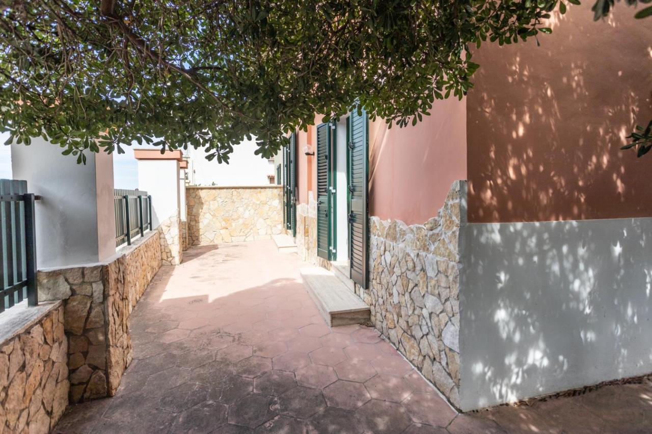 Villetta Bianca Sulla Spiaggia - Apulia Home غالّيبولي المظهر الخارجي الصورة